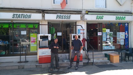 STATION AVIA FERMEE DEFINITIVEMENT. LES AUTRES ACTIVITES CONTINUENT....., PMU à La Caillère-Saint-Hilaire